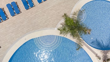 Piscine extérieure (ouverte en saison)