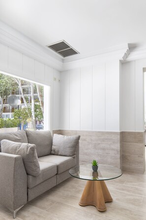 Lobby sitting area - Aparthotel BCL Levante Lux (Benidorm)