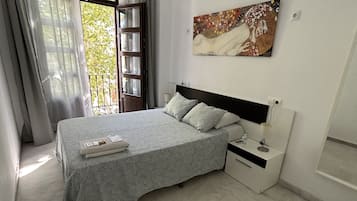 Standard Double Room, 1 Double Bed, Private Bathroom | Free WiFi, bed sheets