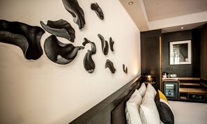 Standard Room, 1 Queen Bed | Hypo-allergenic bedding, in-room safe, desk, blackout curtains