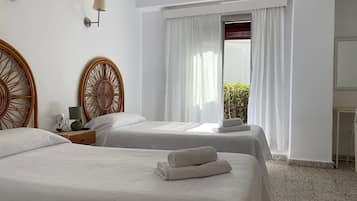 Twin Room, Balcony | 1 bedroom, desk, laptop workspace, free WiFi