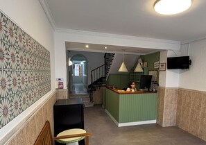 ฝ่ายต้อนรับ