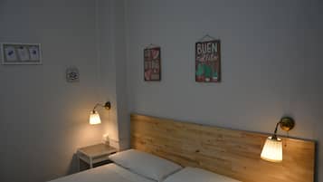 Twin Room, Shared Bathroom | Desk, free WiFi