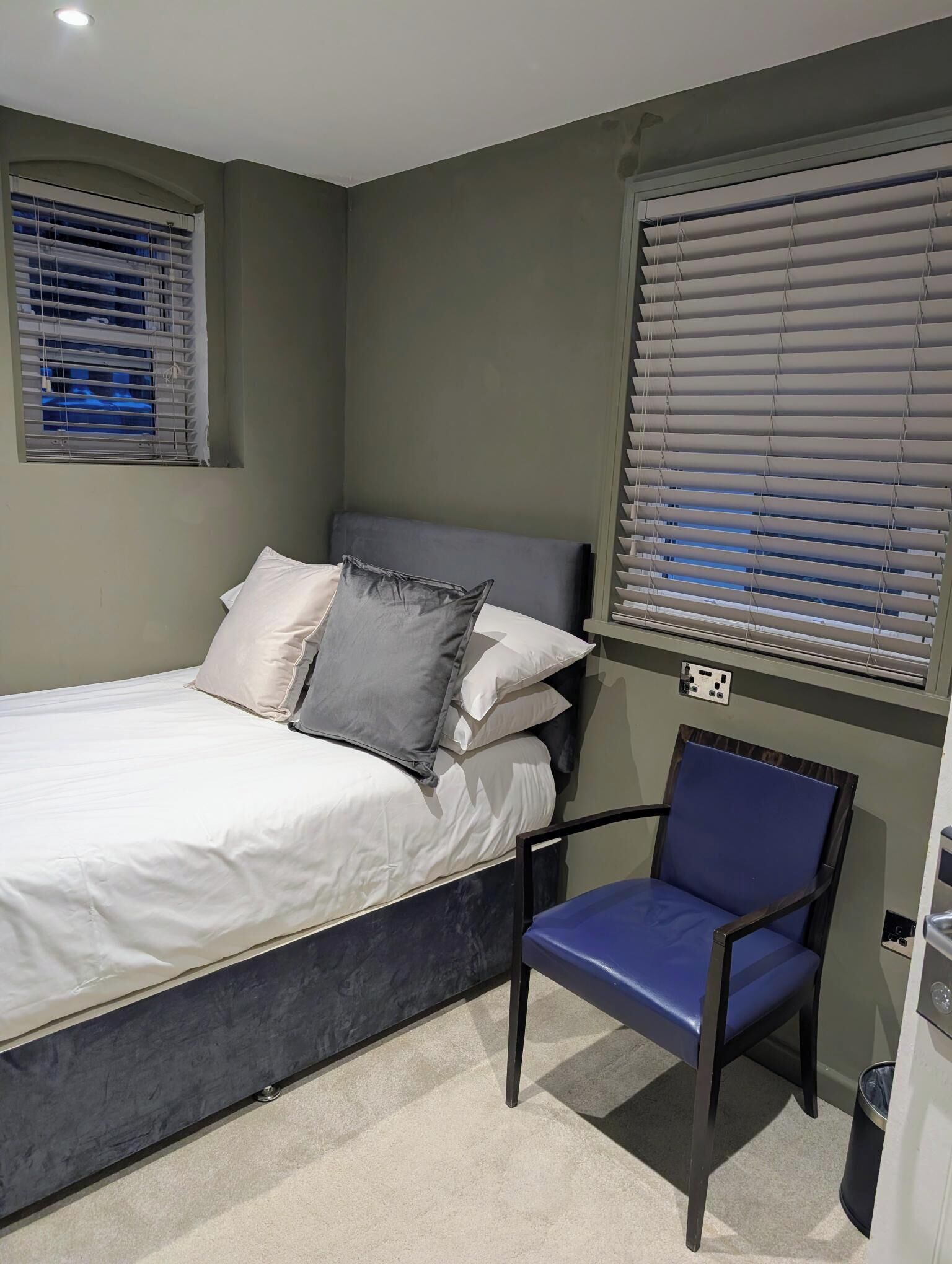 Habitación básica | Sábanas de algodón egipcio y ropa de cama de alta calidad