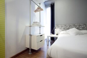 Fer et planche à repasser, Wi-Fi gratuit, draps fournis