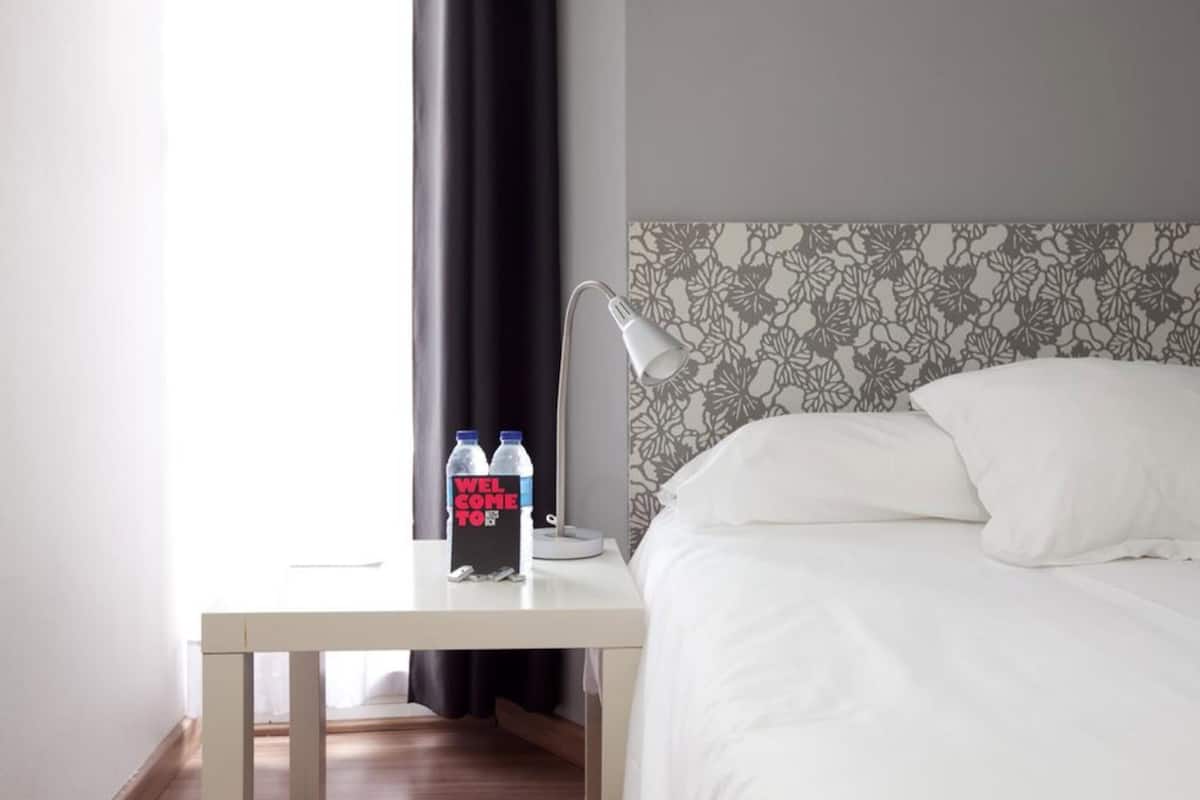 Quarto casal, banheiro compartilhado | Ferros/tábuas de passar roupa, Wi-Fi de cortesia, roupa de cama
