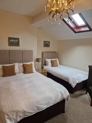 Silitysrauta/-lauta, ilmainen Wi-Fi, vuodevaatteet