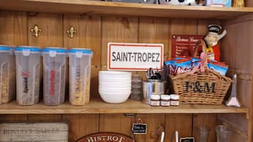 Petit déjeuner complet compris tous les jours