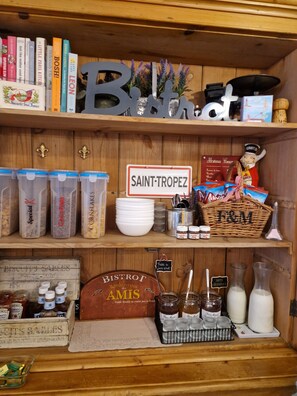 Ilmainen päivittäinen täysi aamiainen 