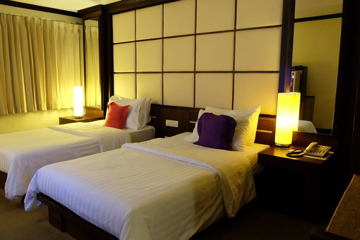 Executive Twin Room | Desk