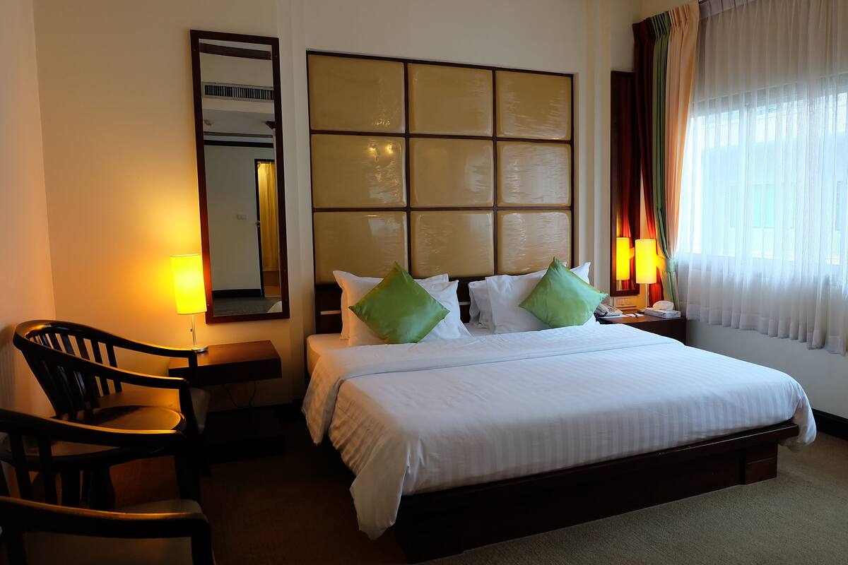 Premier Suite | Desk