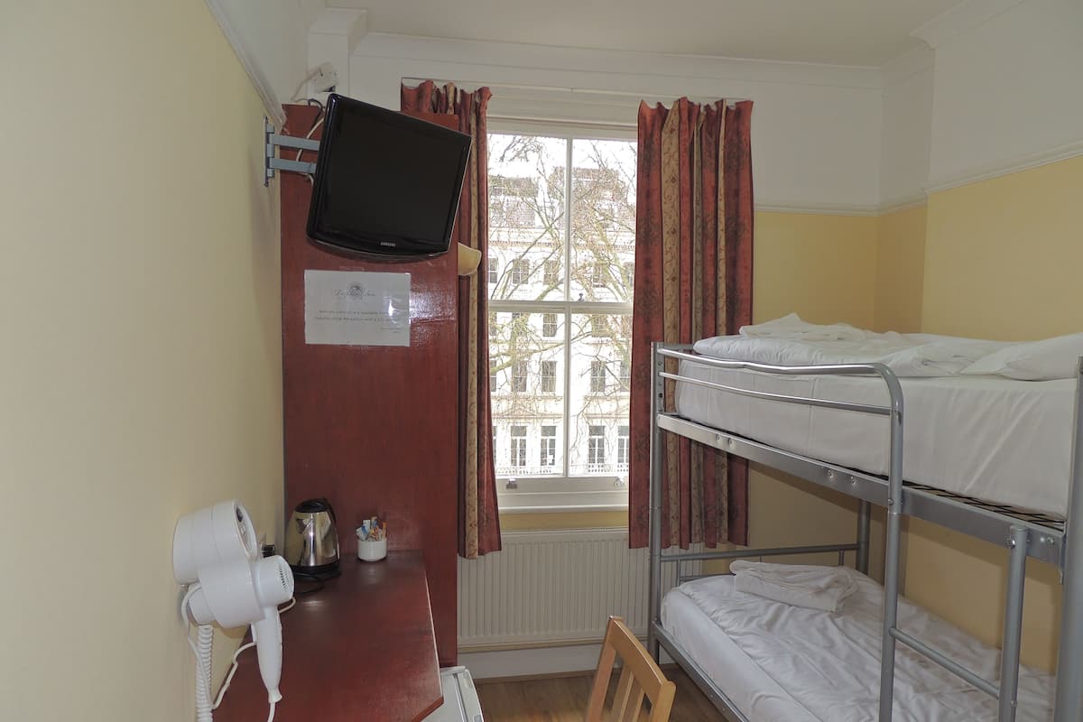 Individually decorated, individually furnished, travel cot, free WiFi