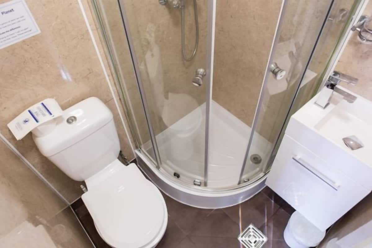 Salle de bain | Douche, serviettes fournies