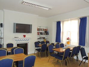 每日供应欧陆式早餐（每人 GBP 6.5）