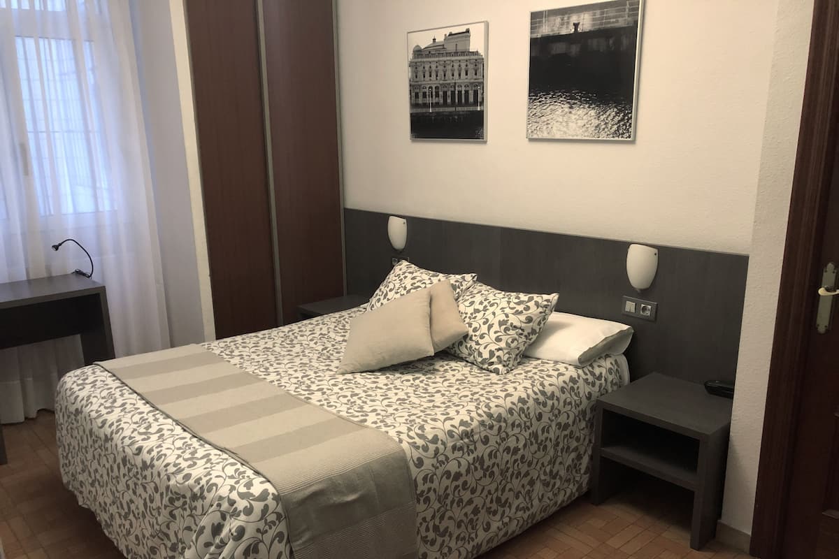 Double Room | Desk, blackout drapes, free WiFi
