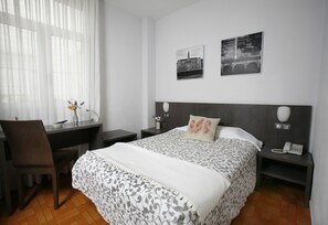 单人房 | 办公桌、遮光窗帘、免费 WiFi