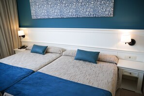 Minibar, in-room safe, desk, free cribs/infant beds - Ohtels Cabogata (Almeria)