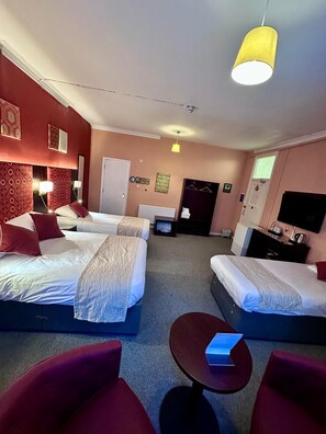 Firemannsrom – standard | Skrivebord, skrivebord for bærbar PC og strykejern/-brett