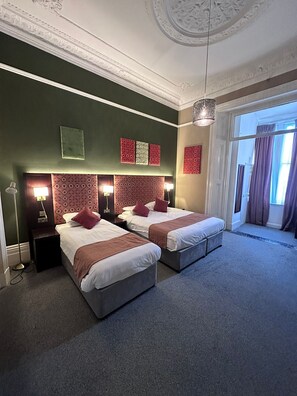 Standard Triple Room | Desk, laptop workspace, iron/ironing board, free WiFi - Acacia Hotel (London)