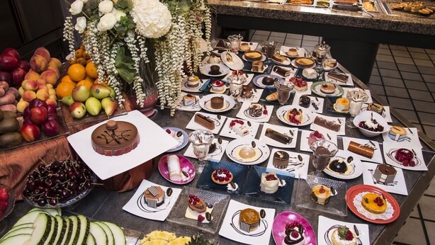 A buffet table with a variety of fruits, pastries, and desserts. - Jaime I Hotel Peñiscola (Peniscola)