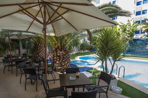 Serveert ontbijt, lunch, diner, Indonesische gerechten