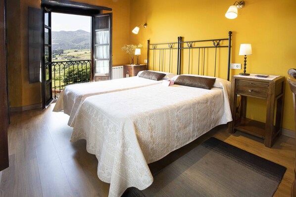 Standard-Doppel- oder -Zweibettzimmer | Minibar, Schreibtisch, Verdunkelungsvorhänge, schallisolierte Zimmer