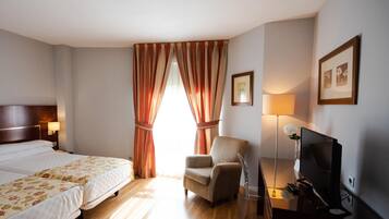 Double Room | Desk, blackout drapes, free WiFi, bed sheets