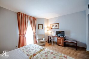 Double Room | Desk, blackout drapes, free WiFi, bed sheets - Hotel RL Anibal (Linares)