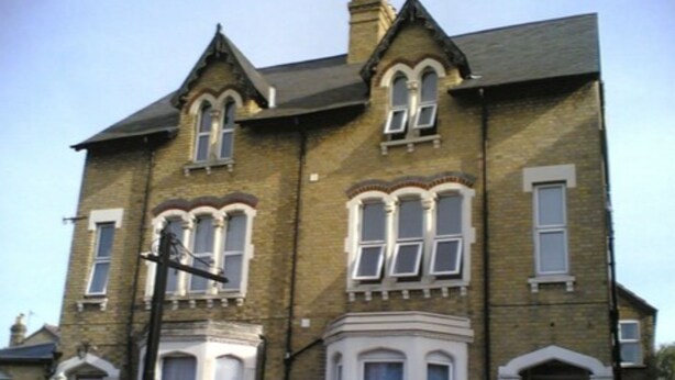 Front of property - Athena Guest House (Oxford)