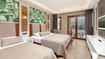Minibar con artículos gratuitos y caja de seguridad en la habitación