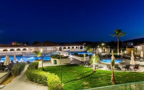 Outdoor pool, pool umbrellas, sun loungers