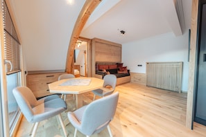Family Room (38m2) | Premium bedding, down comforters, pillowtop beds, in-room safe - Hotel Ischgl (Ischgl)