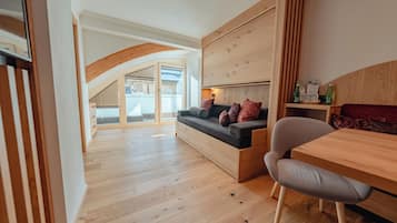 Grand Room | Premium bedding, down comforters, pillowtop beds, in-room safe