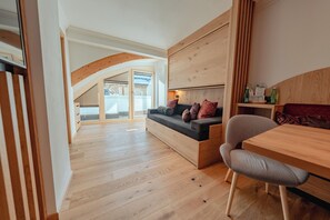 Grand Room | Premium bedding, down comforters, pillowtop beds, in-room safe