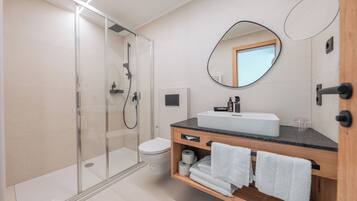 Grand-Zimmer | Badezimmer | Haartrockner, Bademäntel, Hausschuhe, Handtücher