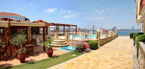 Property grounds - Gera Bay Studios and Apartments (Lesvos)