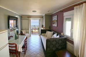 Apartment, 2 Bedrooms | Living room