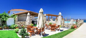 Poolside bar