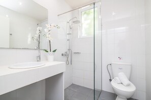 Bathroom - Cavo Doro Hotel (KALAMAKI)