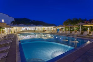 Outdoor pool - Cavo Doro Hotel (KALAMAKI)