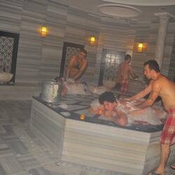 Een sauna, een Turks bad/hammam, lichaamsbehandelingen