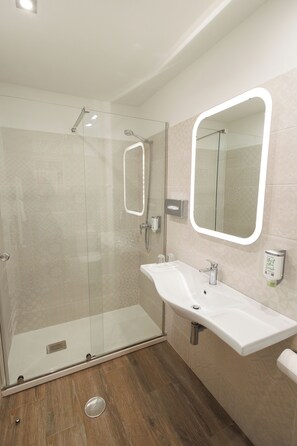 Chambre Standard Double ou avec lits jumeaux | Salle de bain