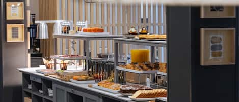 Petit déjeuner buffet (11 EUR par personne)