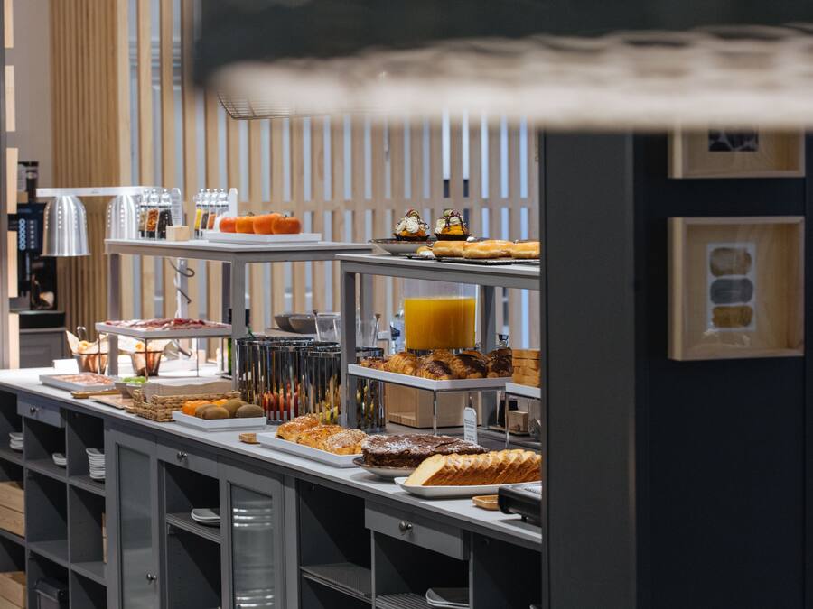 Daily buffet breakfast (EUR 11 per person)