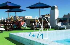 Outdoor pool - Embajador (Montevideo)