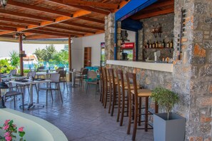 Bar junto a la alberca