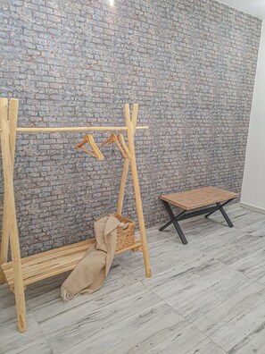 Habitación doble Deluxe, vista al mar | Caja de seguridad en la habitación, cortinas blackout y insonorización