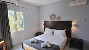 Friends & Family, Side Sea View | Bed sheets