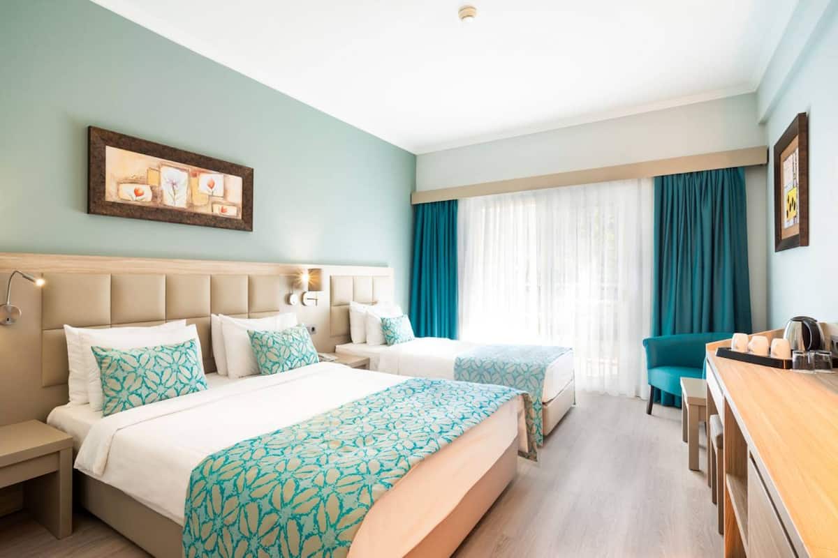 Premium bedding, minibar, in-room safe, WiFi (free)