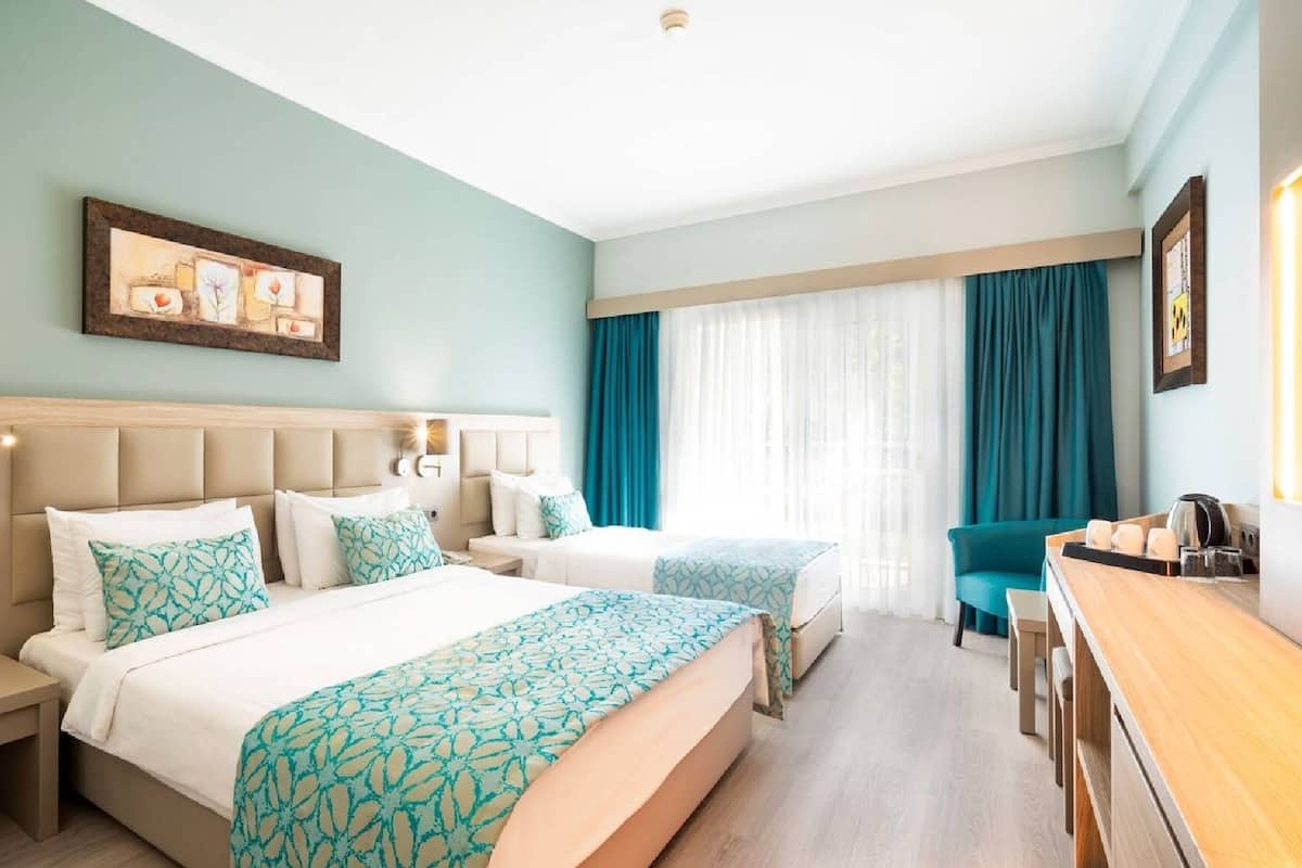 Premium bedding, minibar, in-room safe, WiFi (free)